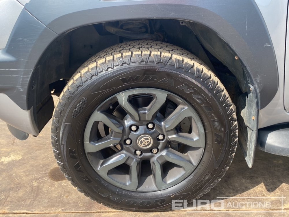 2021 Toyota Hilux Invincible X - Xe bán tải: hình 5 2021 Toyota Hilux Invincible X - Xe bán tải: hình 5