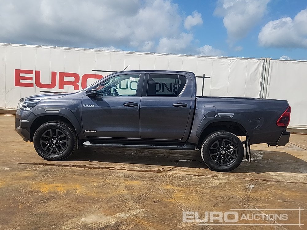 2021 Toyota Hilux Invincible X - Xe bán tải: hình 2 2021 Toyota Hilux Invincible X - Xe bán tải: hình 2
