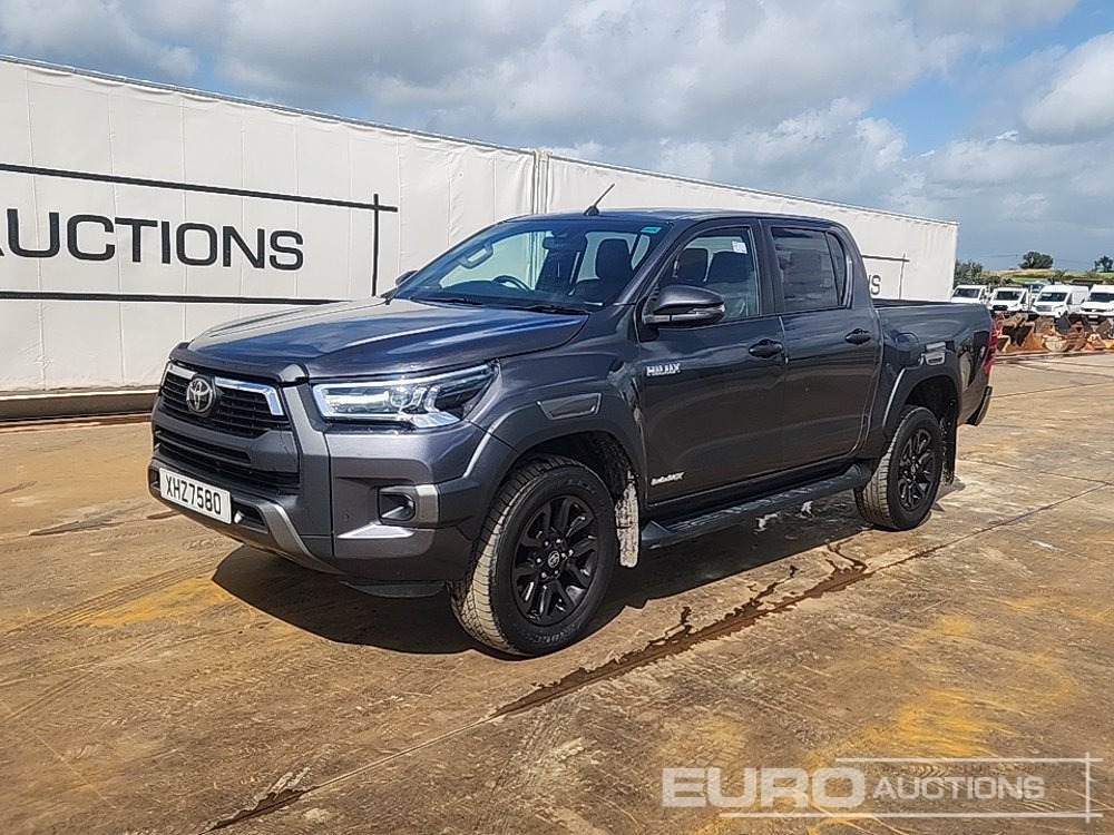 2021 Toyota Hilux Invincible X - Xe bán tải: hình 1 2021 Toyota Hilux Invincible X - Xe bán tải: hình 1