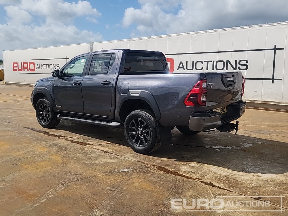 2021 Toyota Hilux Invincible X - Xe bán tải: hình 3 2021 Toyota Hilux Invincible X - Xe bán tải: hình 3