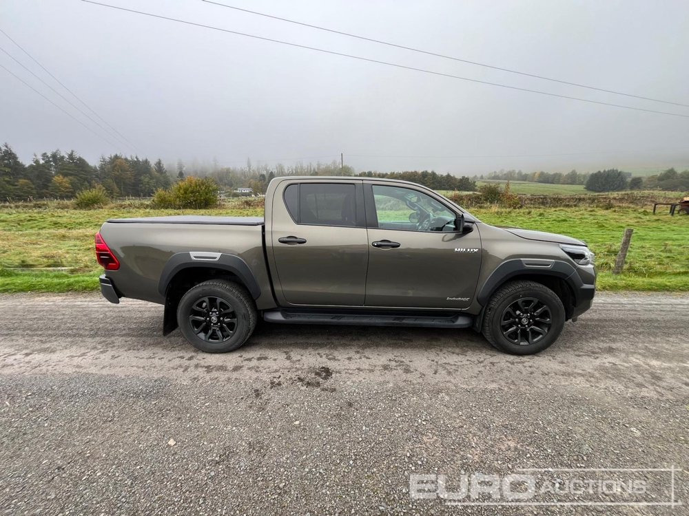 2023 Toyota Hilux Invincible X - Xe bán tải: hình 2 2023 Toyota Hilux Invincible X - Xe bán tải: hình 2