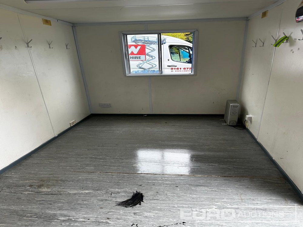21-foot x 8-foot Office (Selling Offsite - Location: Studham) - Container biển: hình 3 21-foot x 8-foot Office (Selling Offsite - Location: Studham) - Container biển: hình 3
