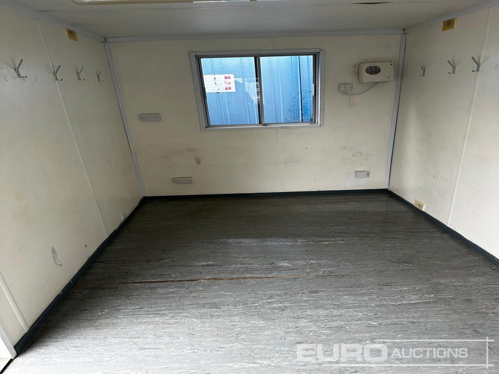 21-foot x 8-foot Office (Selling Offsite - Location: Studham) - Container biển: hình 4 21-foot x 8-foot Office (Selling Offsite - Location: Studham) - Container biển: hình 4