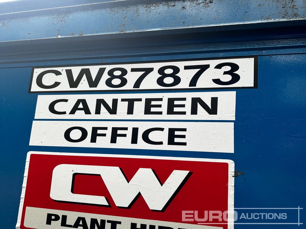 21 x 8 Canteen – Office with partition (Selling Offsite - Location Studham) - Container biển: hình 2 21 x 8 Canteen – Office with partition (Selling Offsite - Location Studham) - Container biển: hình 2