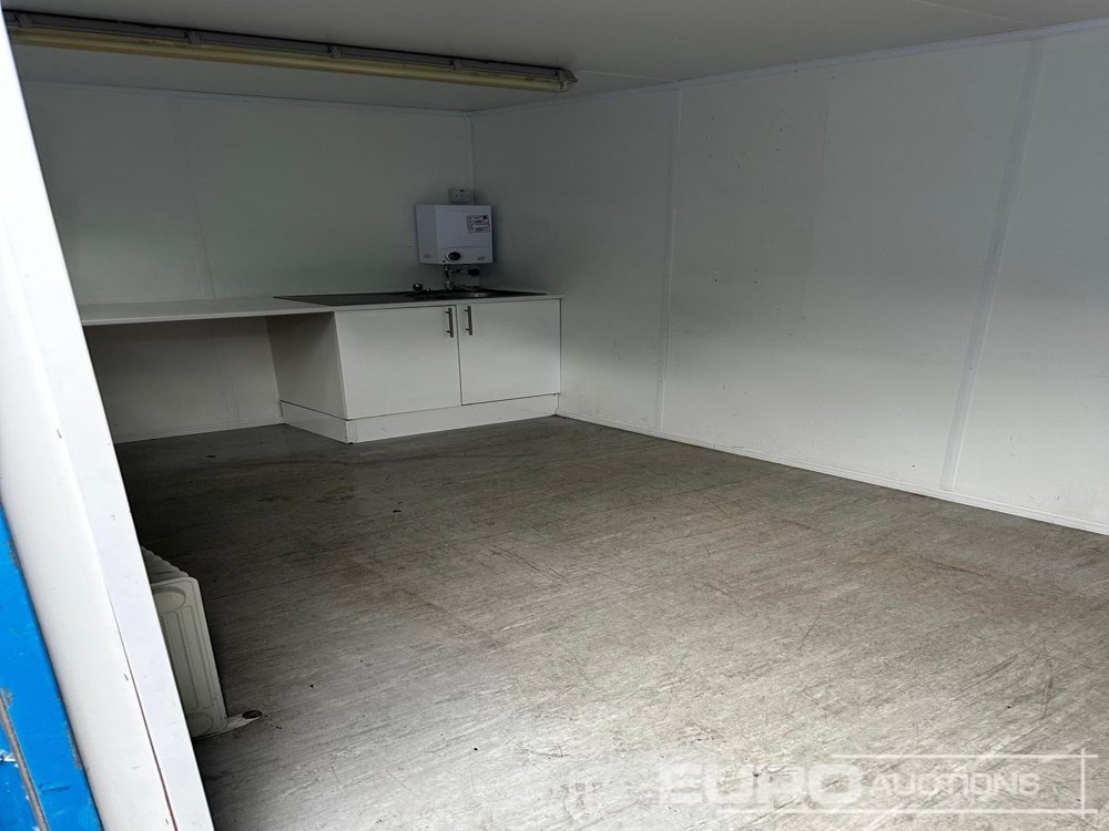 21 x 8 Canteen – Office with partition (Selling Offsite - Location Studham) - Container biển: hình 3 21 x 8 Canteen – Office with partition (Selling Offsite - Location Studham) - Container biển: hình 3
