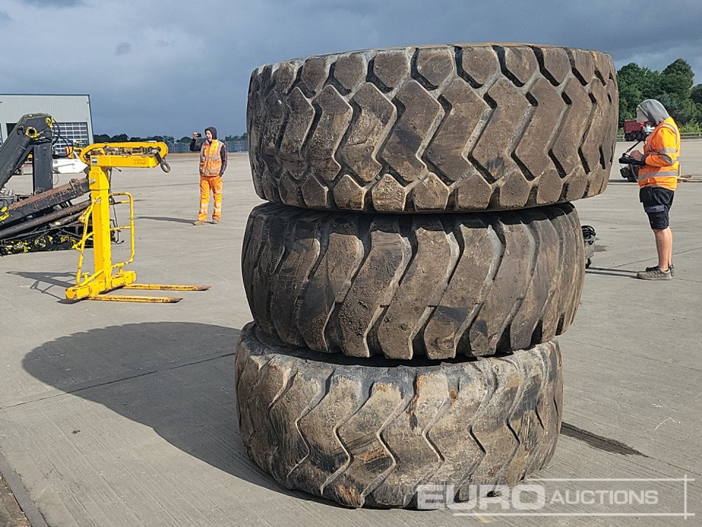 23.5R25 Tyre & Rim (3 of) - Lốp: hình 3 23.5R25 Tyre & Rim (3 of) - Lốp: hình 3