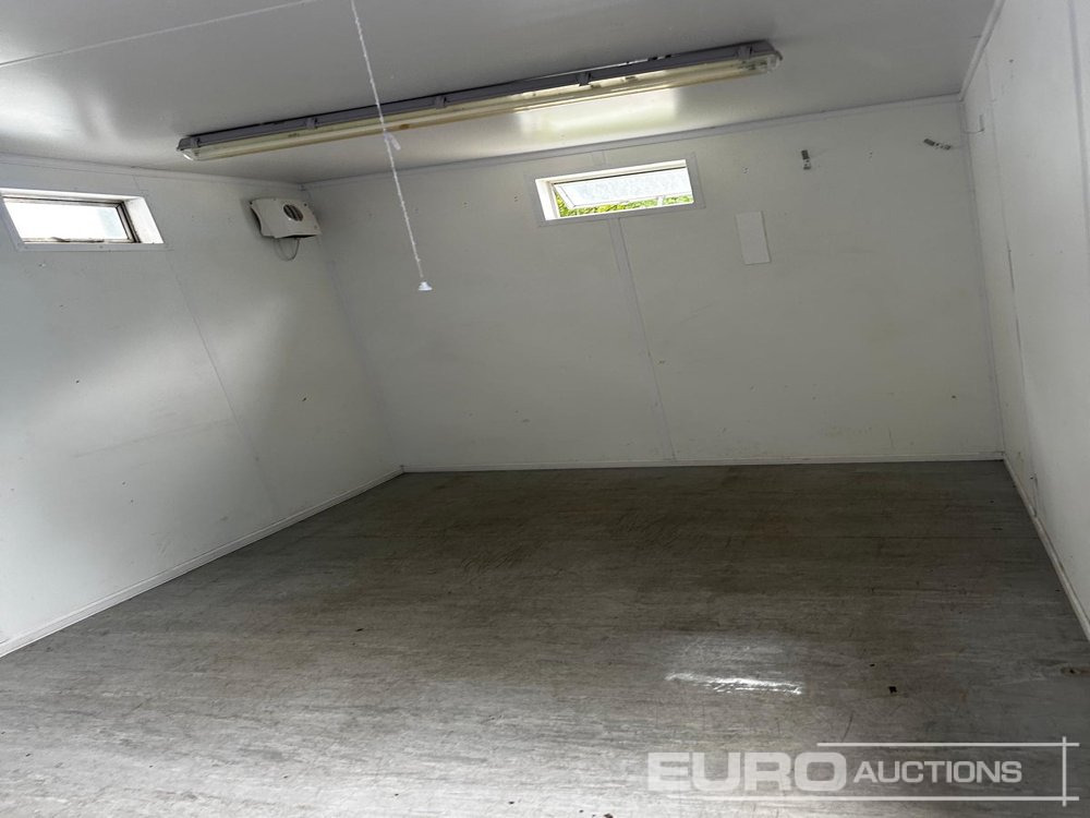 24-foot x 9 Foot Office / Canteen (Selling Offsite - Location: Studham) - Container biển: hình 4 24-foot x 9 Foot Office / Canteen (Selling Offsite - Location: Studham) - Container biển: hình 4