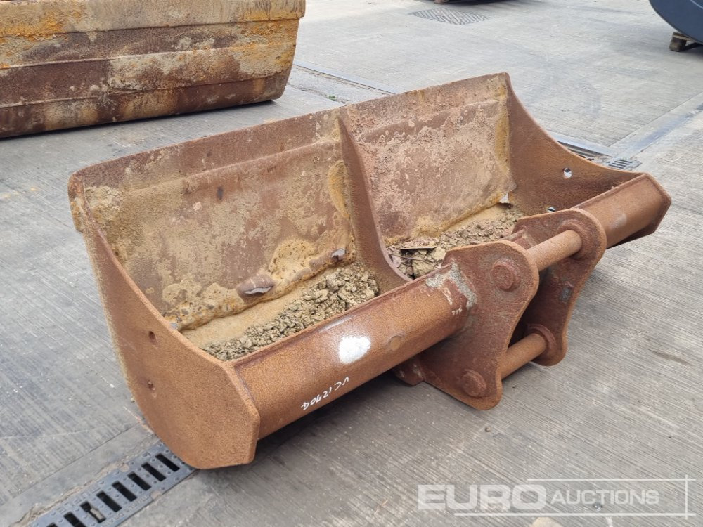 70" Ditching Bucket 65mm Pin to suit 13 Ton Excavator - Gầu: hình 3 70" Ditching Bucket 65mm Pin to suit 13 Ton Excavator - Gầu: hình 3