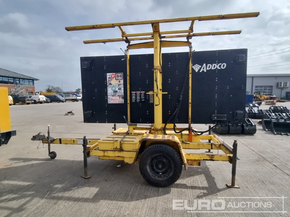Addco Single Axle LED Message Board - Rơ moóc để vận chuyển thiết bị: hình 2 Addco Single Axle LED Message Board - Rơ moóc để vận chuyển thiết bị: hình 2