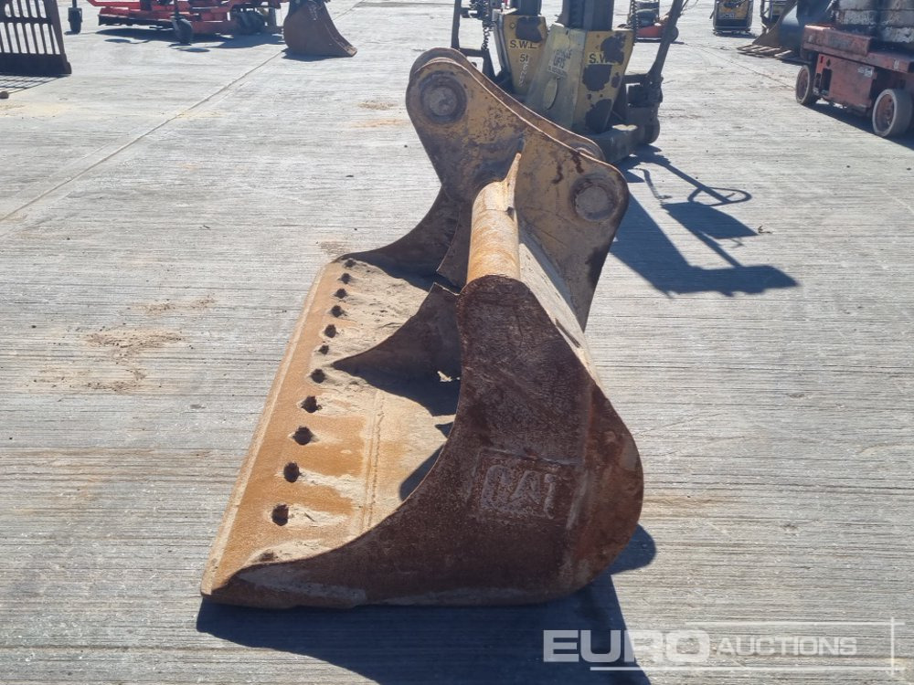 CAT 72" Ditching Bucket 65mm Pin to suit 13 Ton Excavator - Gầu: hình 2 CAT 72" Ditching Bucket 65mm Pin to suit 13 Ton Excavator - Gầu: hình 2