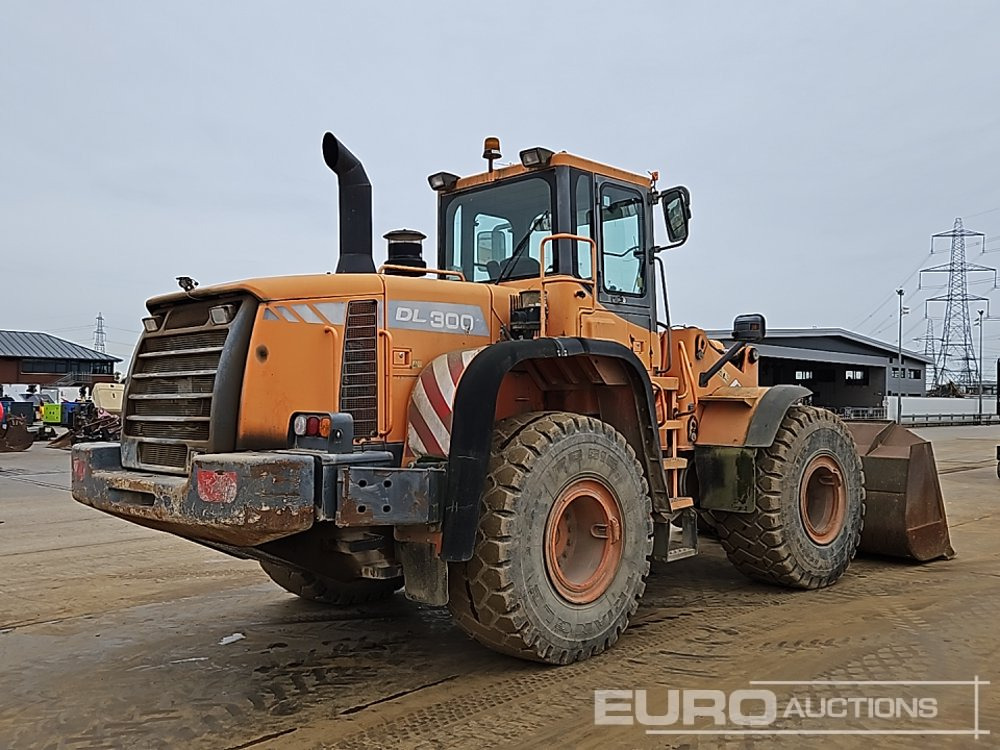 Doosan DL300 - Máy xúc lật bánh lốp: hình 5 Doosan DL300 - Máy xúc lật bánh lốp: hình 5