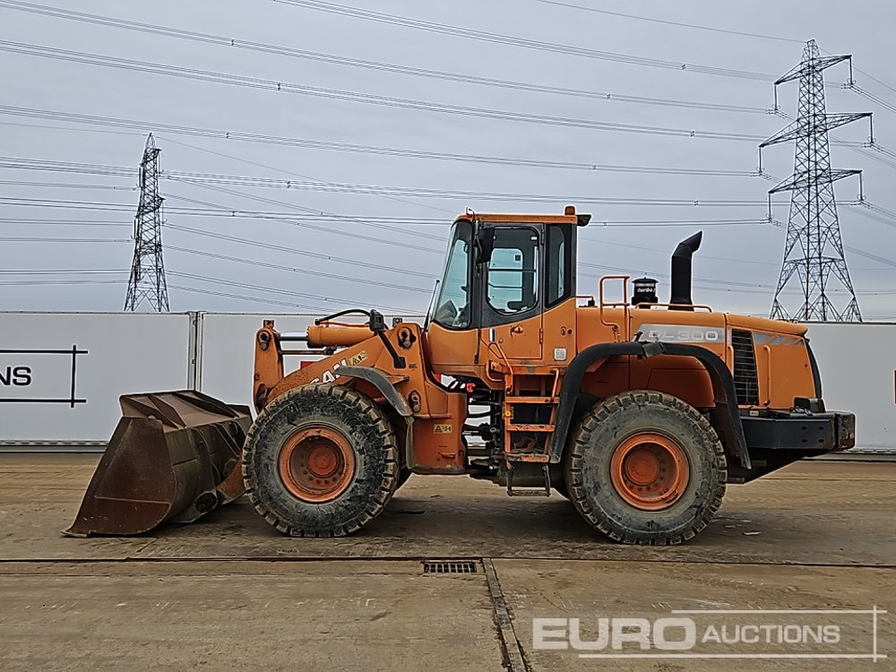 Doosan DL300 - Máy xúc lật bánh lốp: hình 2 Doosan DL300 - Máy xúc lật bánh lốp: hình 2