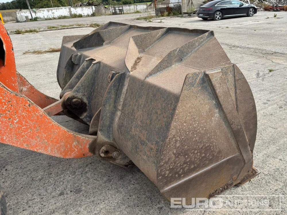 Doosan DL300 - Máy xúc lật bánh lốp: hình 4 Doosan DL300 - Máy xúc lật bánh lốp: hình 4