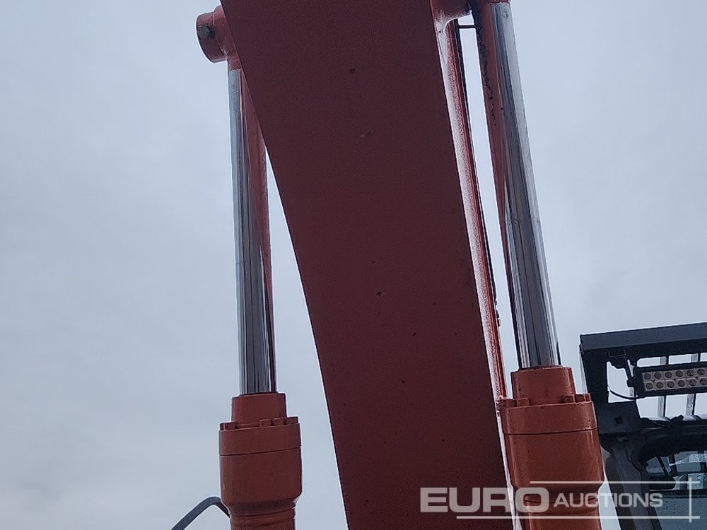 Máy xúc bánh xích Hitachi ZX210LC-3: hình 19 Máy xúc bánh xích Hitachi ZX210LC-3: hình 19