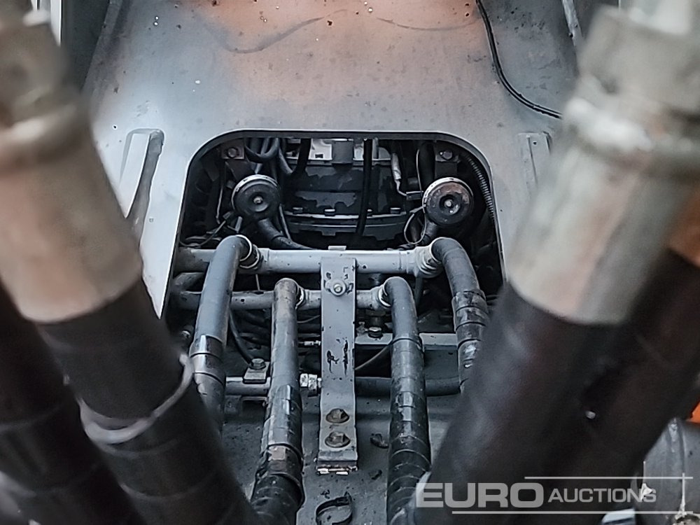 Máy xúc bánh xích Hitachi ZX210LC-3: hình 22 Máy xúc bánh xích Hitachi ZX210LC-3: hình 22