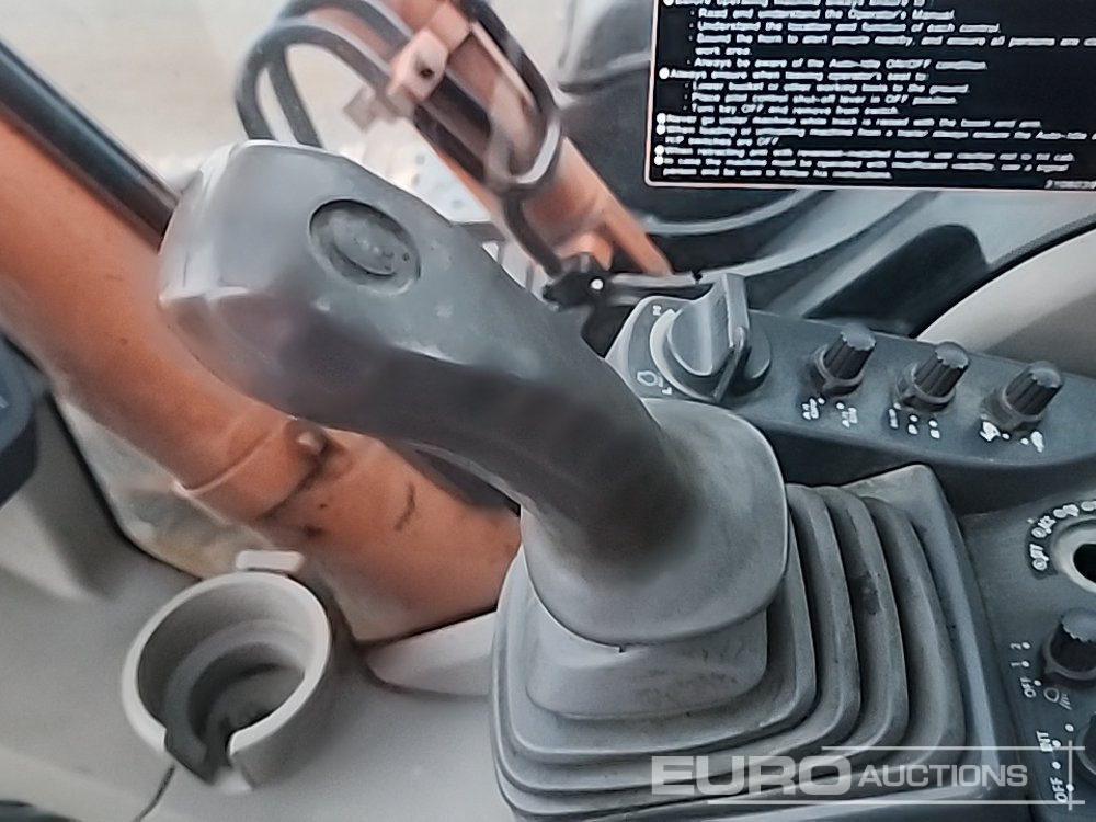 Máy xúc bánh xích Hitachi ZX210LC-3: hình 25 Máy xúc bánh xích Hitachi ZX210LC-3: hình 25