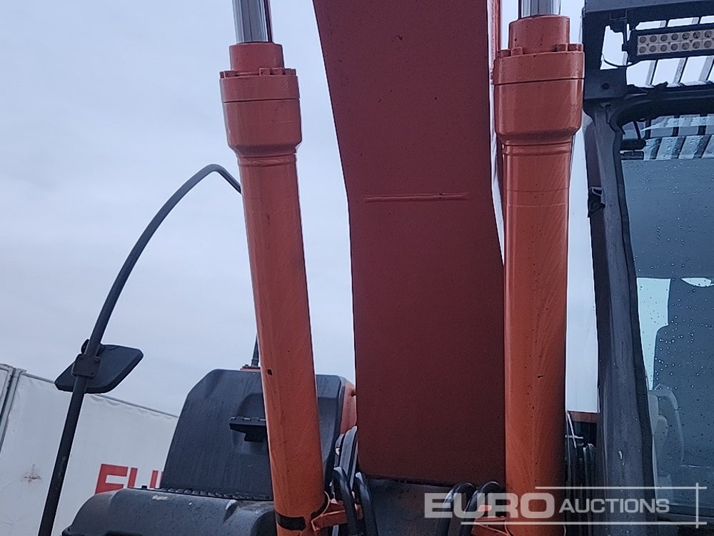 Máy xúc bánh xích Hitachi ZX210LC-3: hình 20 Máy xúc bánh xích Hitachi ZX210LC-3: hình 20