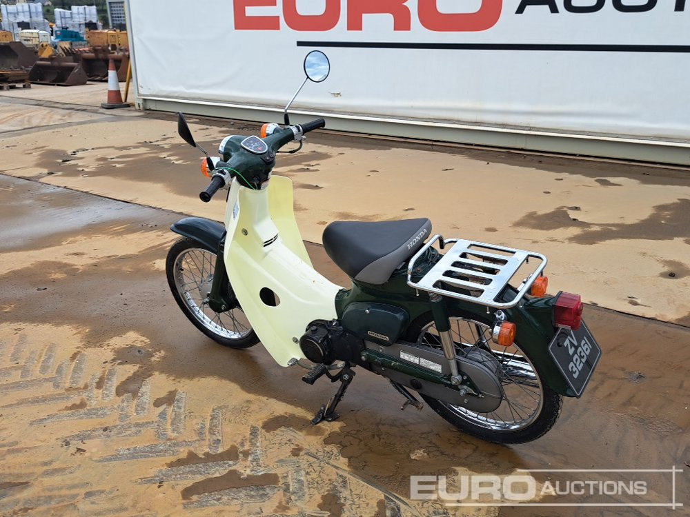 Honda 50 Supercub - Xe máy: hình 3 Honda 50 Supercub - Xe máy: hình 3