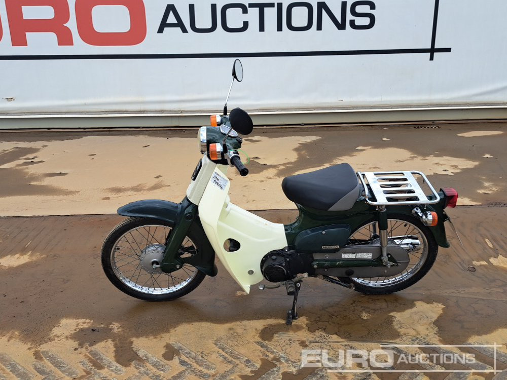 Honda 50 Supercub - Xe máy: hình 2 Honda 50 Supercub - Xe máy: hình 2