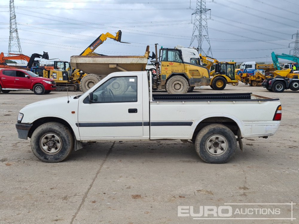 Isuzu 4WD 5 Speed Pickup (No Clutch, Sell By Pictures) (UK Reg. Docs. are NOT Available) (PLUS VAT) - Xe bán tải: hình 2 Isuzu 4WD 5 Speed Pickup (No Clutch, Sell By Pictures) (UK Reg. Docs. are NOT Available) (PLUS VAT) - Xe bán tải: hình 2