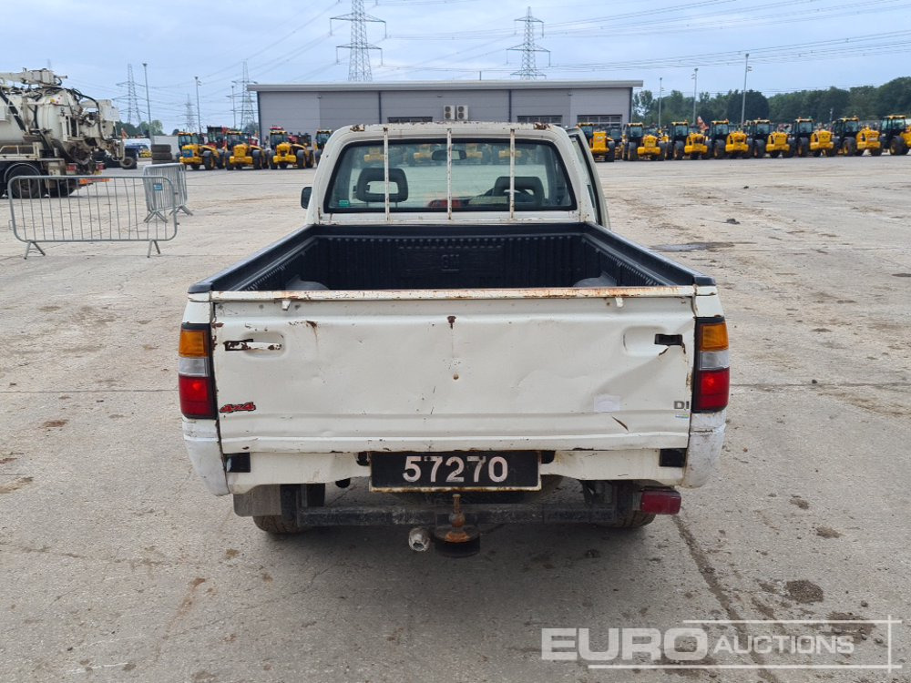 Isuzu 4WD 5 Speed Pickup (No Clutch, Sell By Pictures) (UK Reg. Docs. are NOT Available) (PLUS VAT) - Xe bán tải: hình 4 Isuzu 4WD 5 Speed Pickup (No Clutch, Sell By Pictures) (UK Reg. Docs. are NOT Available) (PLUS VAT) - Xe bán tải: hình 4