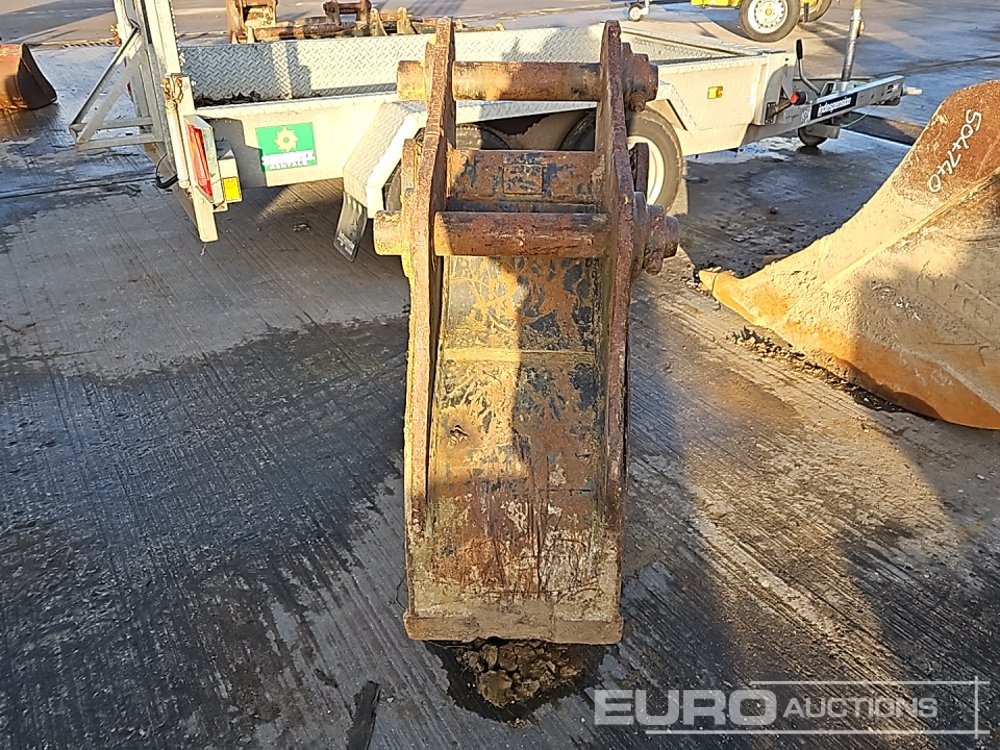 JCB 18" Digging Bucket 65mm Pin to suit 13 Ton Excavator - Gầu: hình 4 JCB 18" Digging Bucket 65mm Pin to suit 13 Ton Excavator - Gầu: hình 4