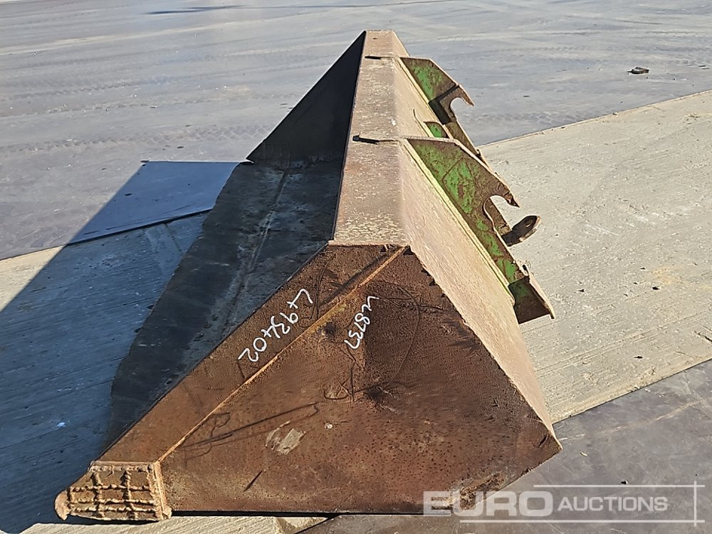 JCB 92" Loading Bucket to suit Telehandler - Gầu: hình 2 JCB 92" Loading Bucket to suit Telehandler - Gầu: hình 2