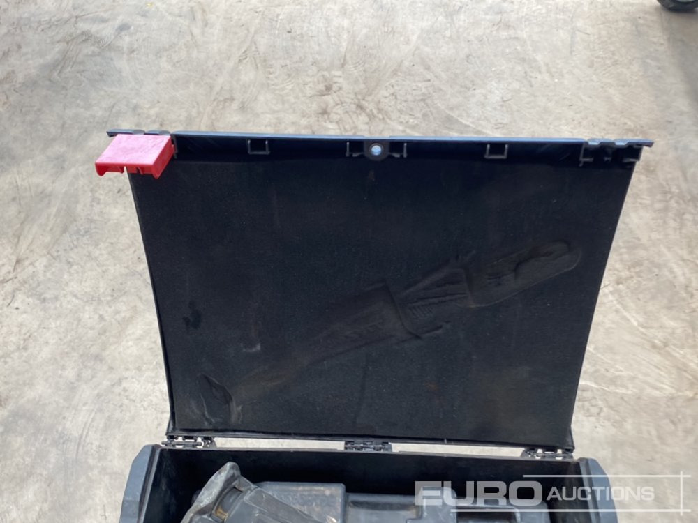 Milwaukee M18 ONESX 18 Volt Recip Saw (Body & Case Only) - Trang thiết bị xây dựng: hình 4 Milwaukee M18 ONESX 18 Volt Recip Saw (Body & Case Only) - Trang thiết bị xây dựng: hình 4