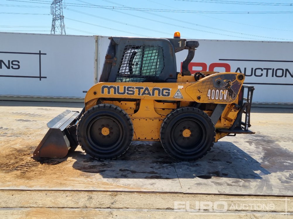 Mustang 4000V - Máy xúc lật đa năng: hình 2 Mustang 4000V - Máy xúc lật đa năng: hình 2