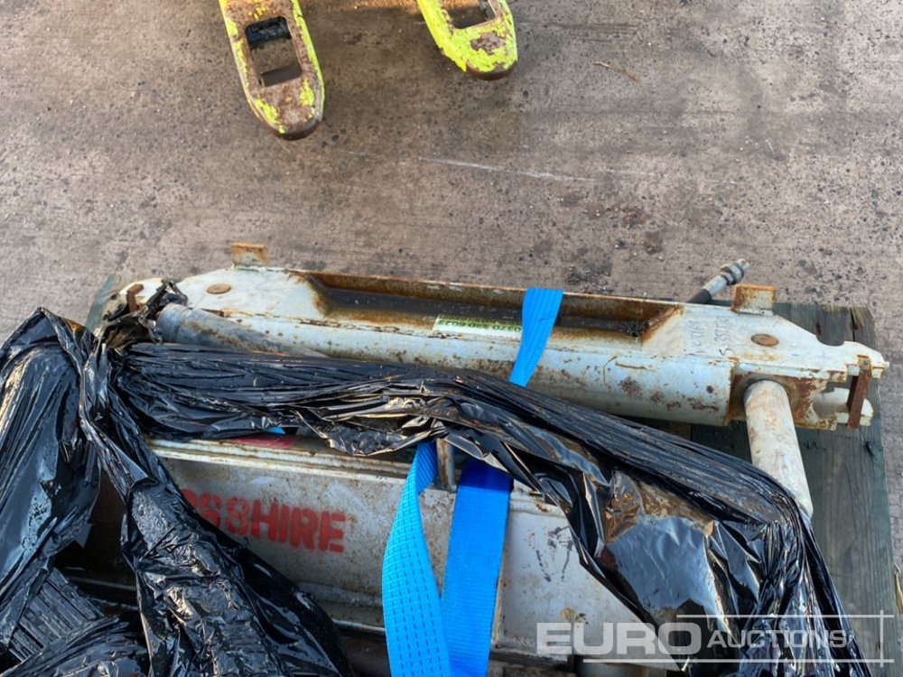 Pallet of Parts (2 of) - Trang thiết bị xây dựng: hình 5 Pallet of Parts (2 of) - Trang thiết bị xây dựng: hình 5