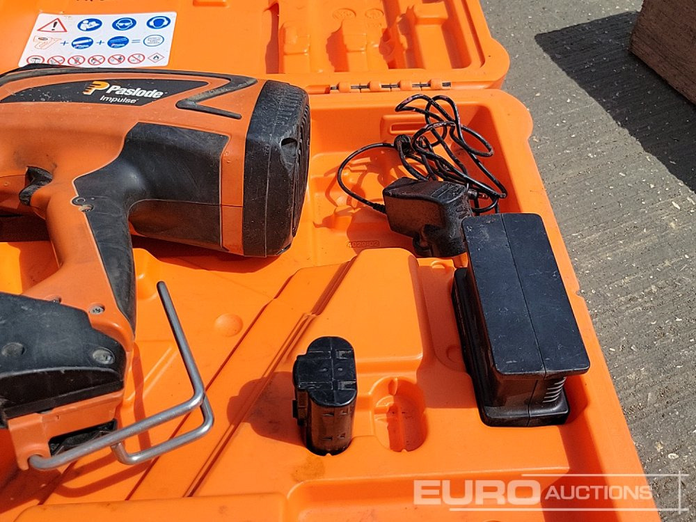 Trang thiết bị xây dựng Paslode PPM35Ci Battery Nail Gun, Bosch 230Volt Heat Gun, Hilti Battery Drill (3 of), 110Volt Transformer: hình 38