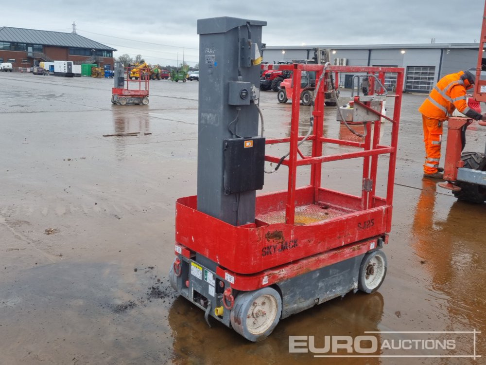 SkyJack SJ16 - Nền bục trên không: hình 5 SkyJack SJ16 - Nền bục trên không: hình 5