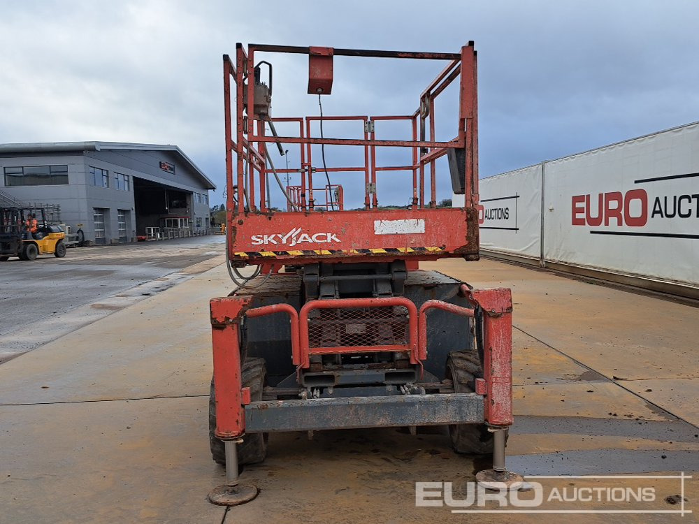 SkyJack SJ6832RT - Máy nâng người hình kéo: hình 4 SkyJack SJ6832RT - Máy nâng người hình kéo: hình 4