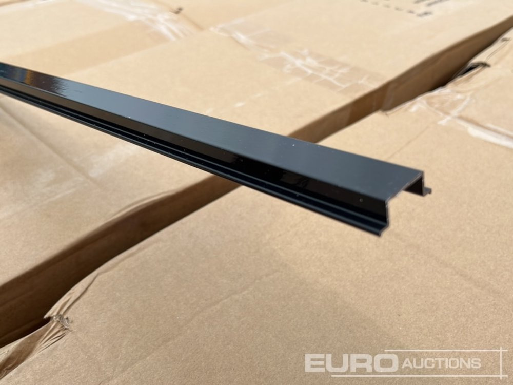 Trang thiết bị xây dựng Unused 1.7m Wide Teak Composite Fence Panel (20 Panels), 2.45m Black Aluminium Post (21 Posts), Complete With Assembly Kit: hình 7