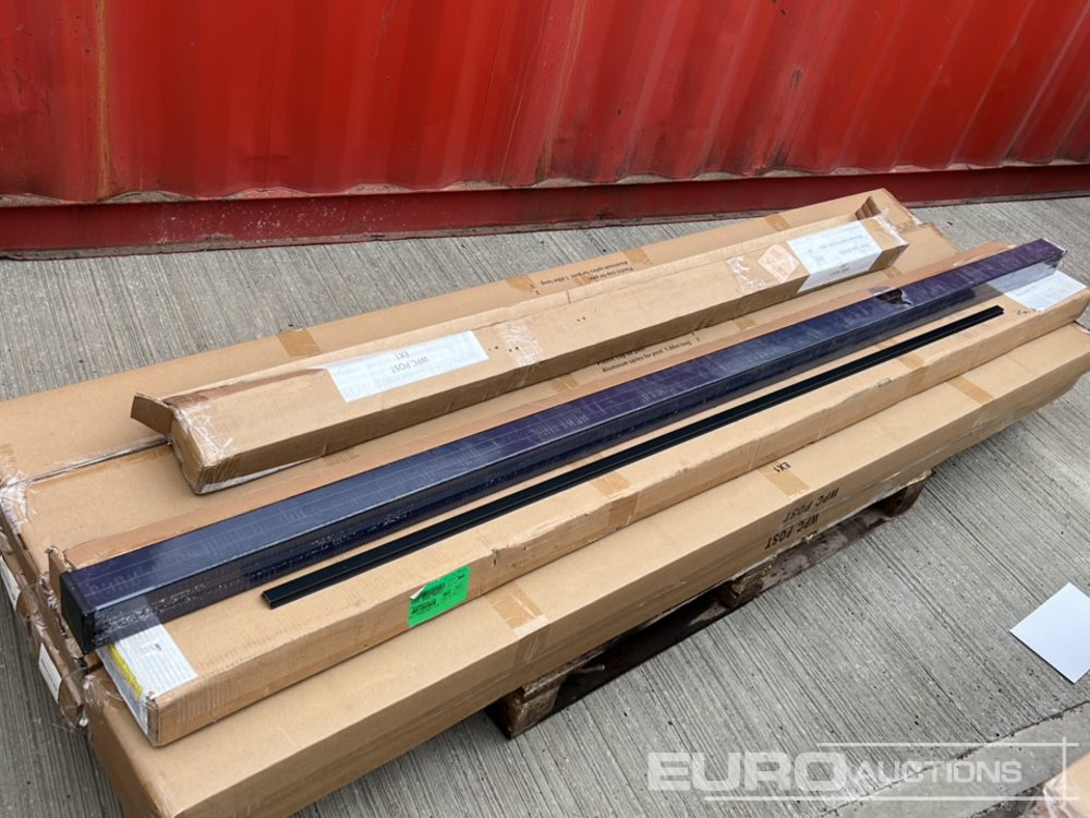 Trang thiết bị xây dựng Unused 1.7m Wide Teak Composite Fence Panel (20 Panels), 2.45m Black Aluminium Post (21 Posts), Complete With Assembly Kit: hình 15