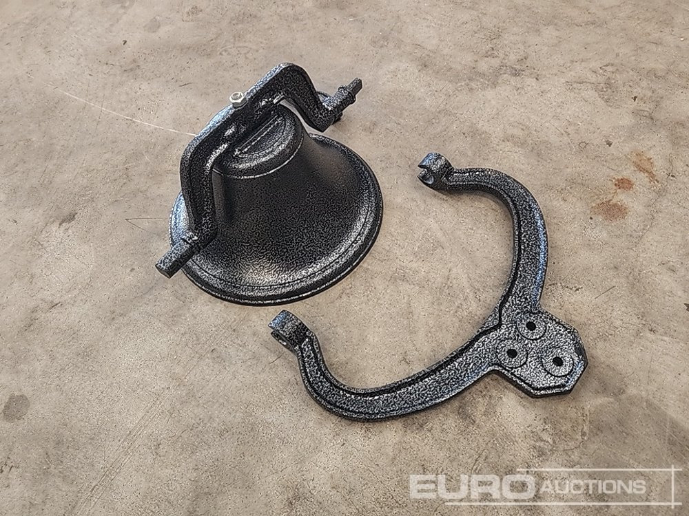 Unused Cast Iron Farm Bell - Trang thiết bị xây dựng: hình 2 Unused Cast Iron Farm Bell - Trang thiết bị xây dựng: hình 2