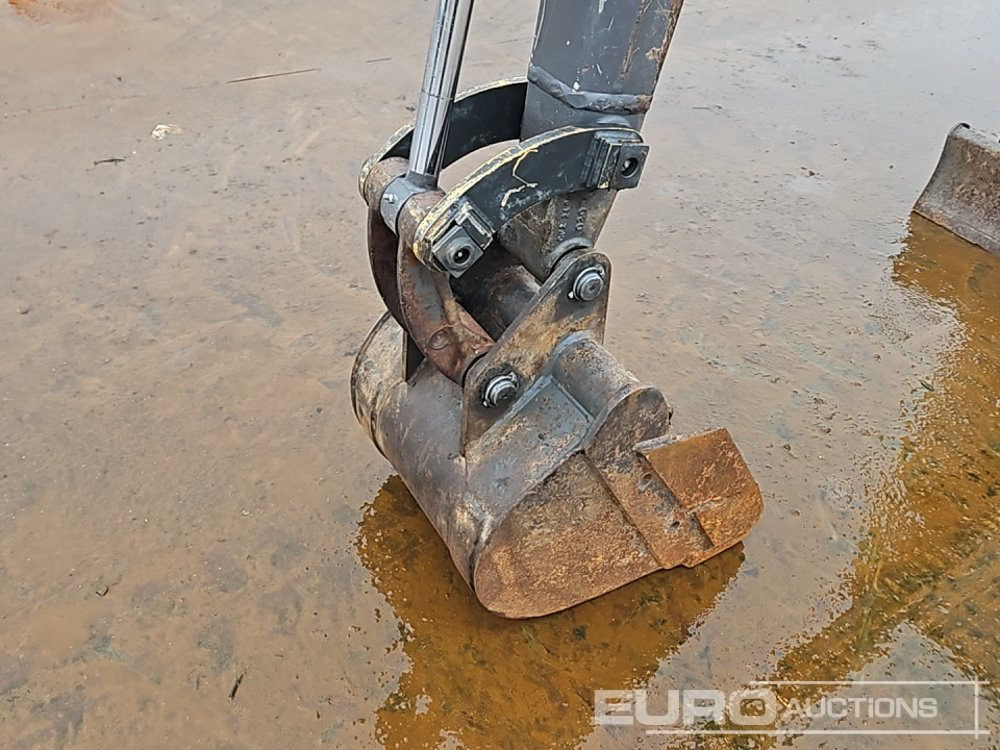 Máy xúc mini Volvo EC20B: hình 17 Máy xúc mini Volvo EC20B: hình 17