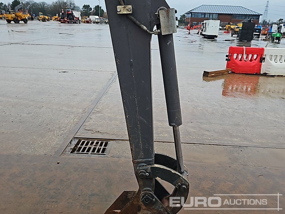 Máy xúc mini Volvo EC20B: hình 27 Máy xúc mini Volvo EC20B: hình 27