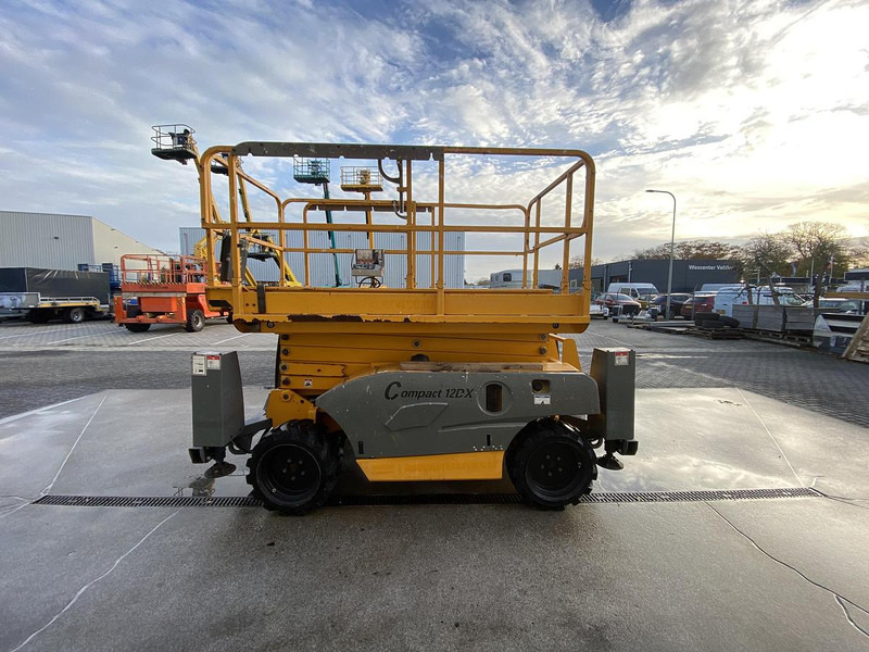 Haulotte Compact 12DX, Schaar hoogwerker, 4X4 Diesel - Máy nâng người hình kéo: hình 4 Haulotte Compact 12DX, Schaar hoogwerker, 4X4 Diesel - Máy nâng người hình kéo: hình 4