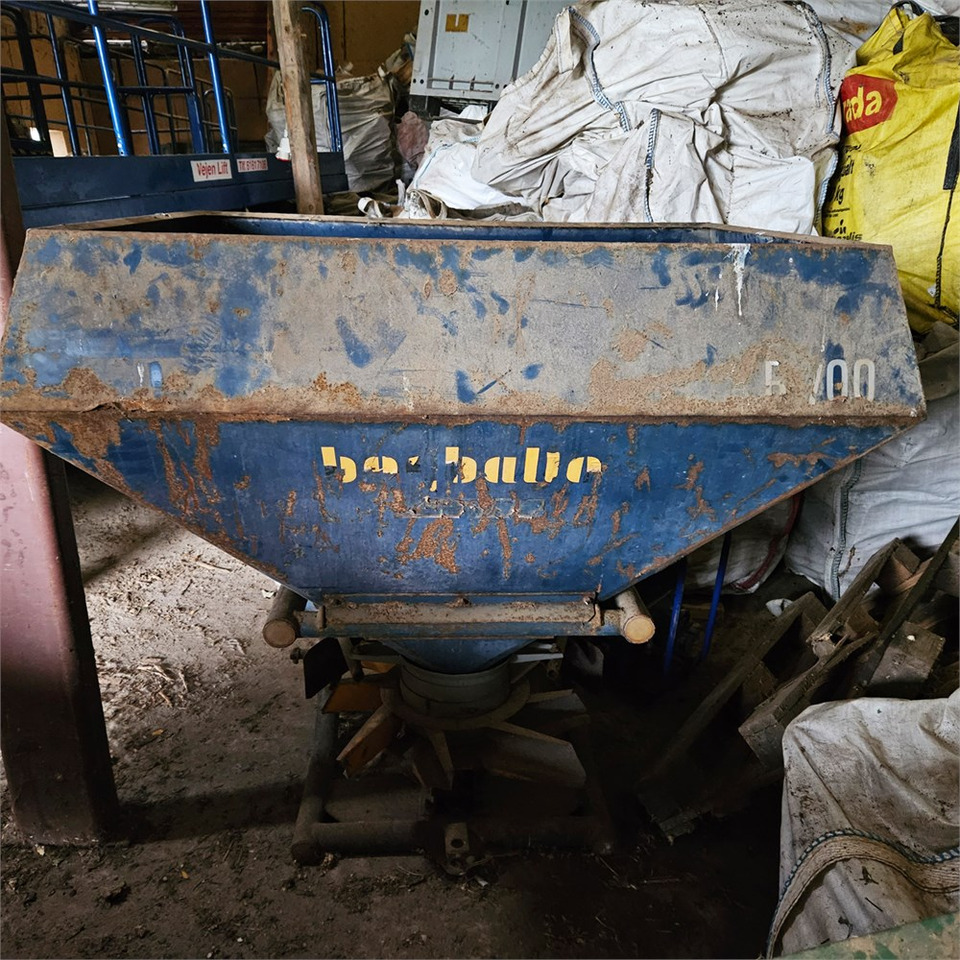 Bogballe B-700 - Trang thiết bị bón phân: hình 1 Bogballe B-700 - Trang thiết bị bón phân: hình 1