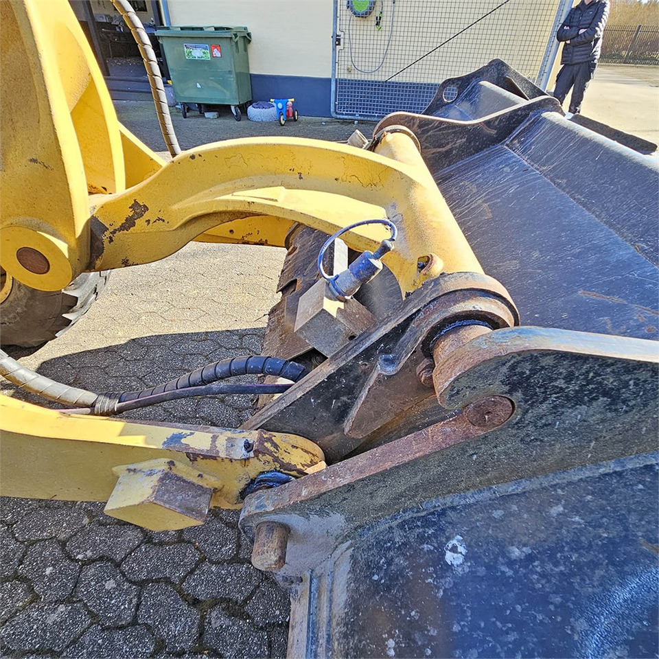 Máy xúc lật bánh lốp Caterpillar 908 H2: hình 26 Máy xúc lật bánh lốp Caterpillar 908 H2: hình 26