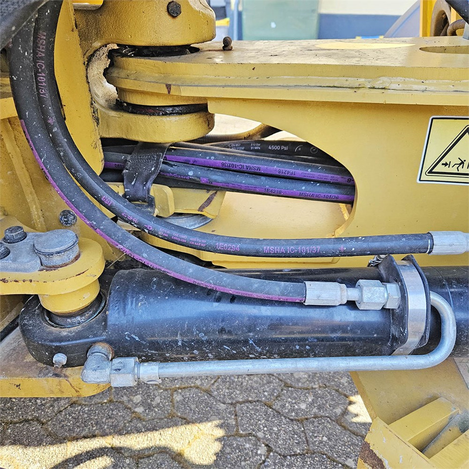 Máy xúc lật bánh lốp Caterpillar 908 H2: hình 31 Máy xúc lật bánh lốp Caterpillar 908 H2: hình 31