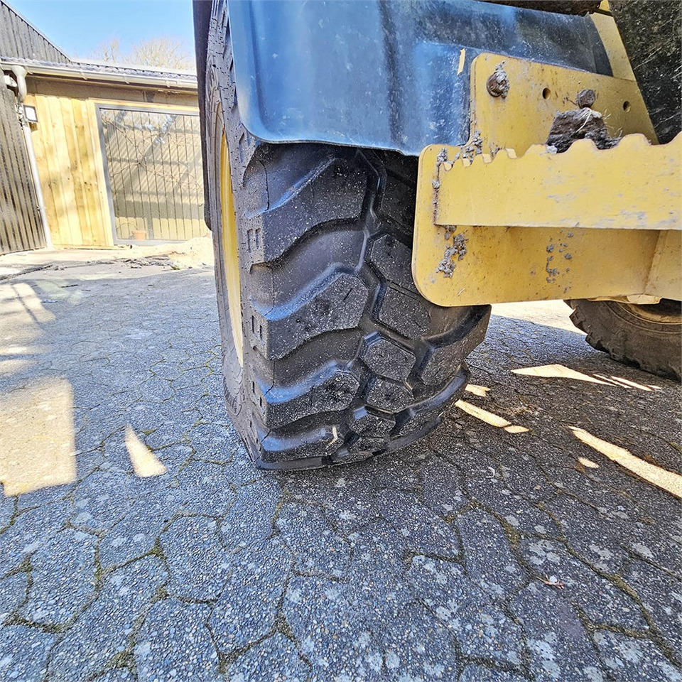 Máy xúc lật bánh lốp Caterpillar 908 H2: hình 36 Máy xúc lật bánh lốp Caterpillar 908 H2: hình 36