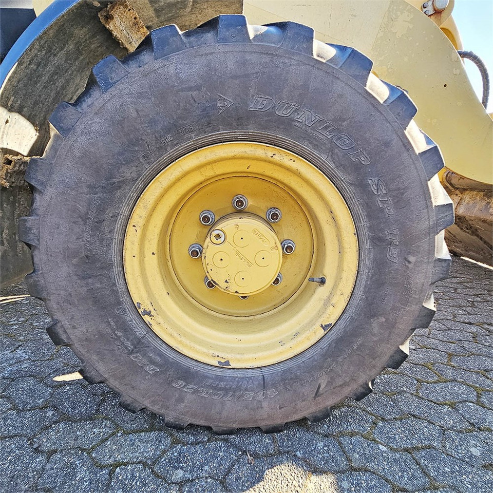 Máy xúc lật bánh lốp Caterpillar 908 H2: hình 38 Máy xúc lật bánh lốp Caterpillar 908 H2: hình 38