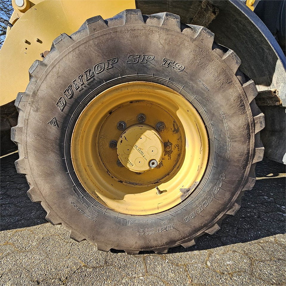 Máy xúc lật bánh lốp Caterpillar 908 H2: hình 40 Máy xúc lật bánh lốp Caterpillar 908 H2: hình 40