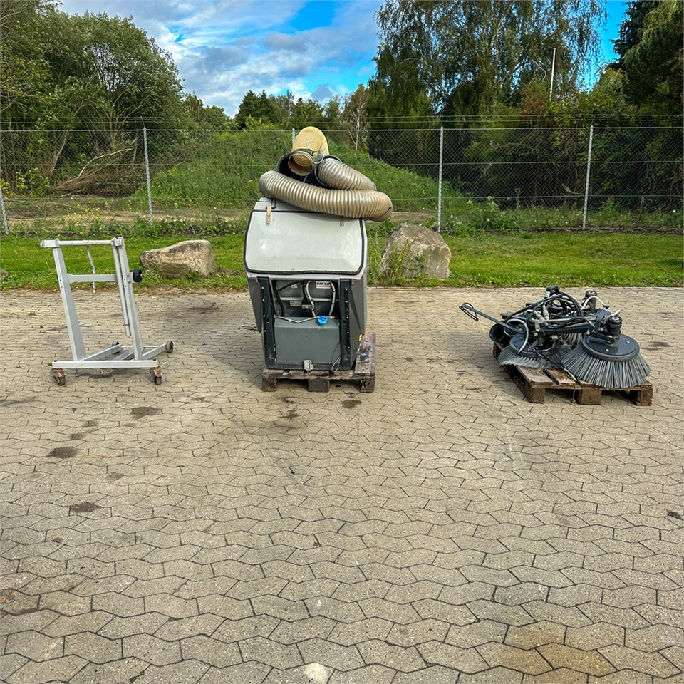 Nilfisk Engholm FS2150 & FK22150 - Đính kèm cho Xe quét đường: hình 2 Nilfisk Engholm FS2150 & FK22150 - Đính kèm cho Xe quét đường: hình 2