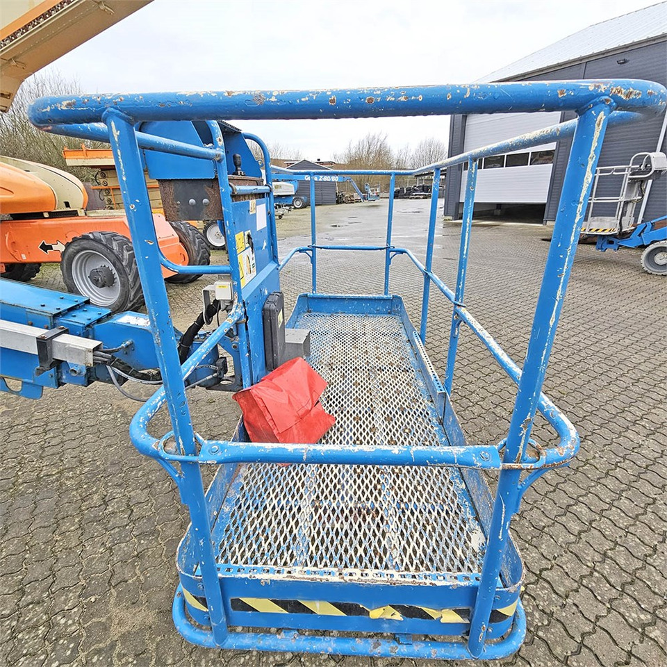 Xe nâng người hình viễn vọng kính Genie S60HC: hình 8 Xe nâng người hình viễn vọng kính Genie S60HC: hình 8