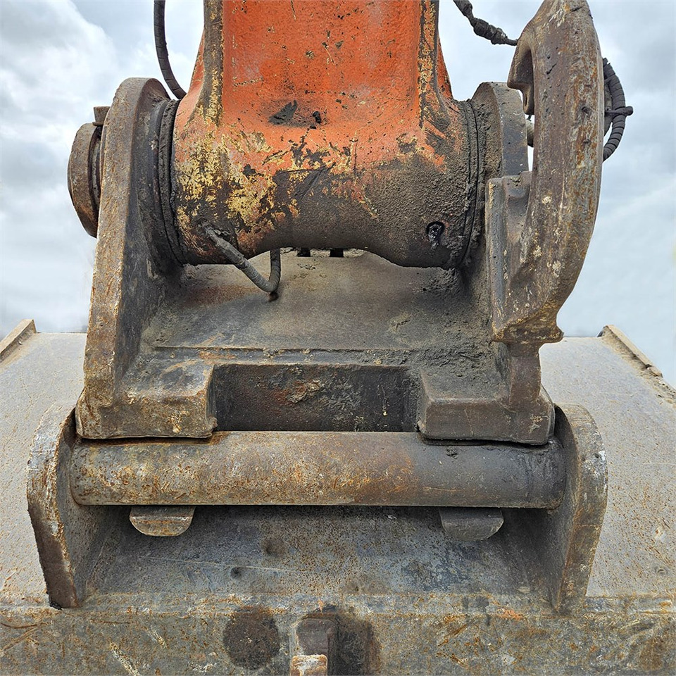 Máy xúc bánh xích Hitachi ZX210 LC-5B: hình 31