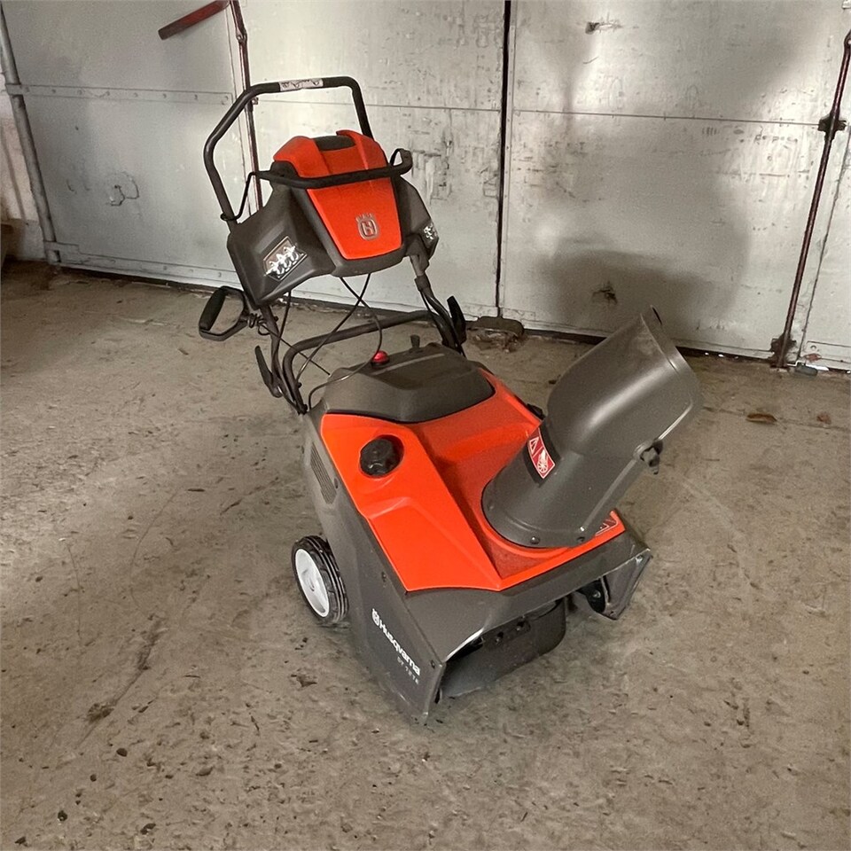 Husqvarna ST 121 E - Trang thiết bị vườn: hình 4 Husqvarna ST 121 E - Trang thiết bị vườn: hình 4