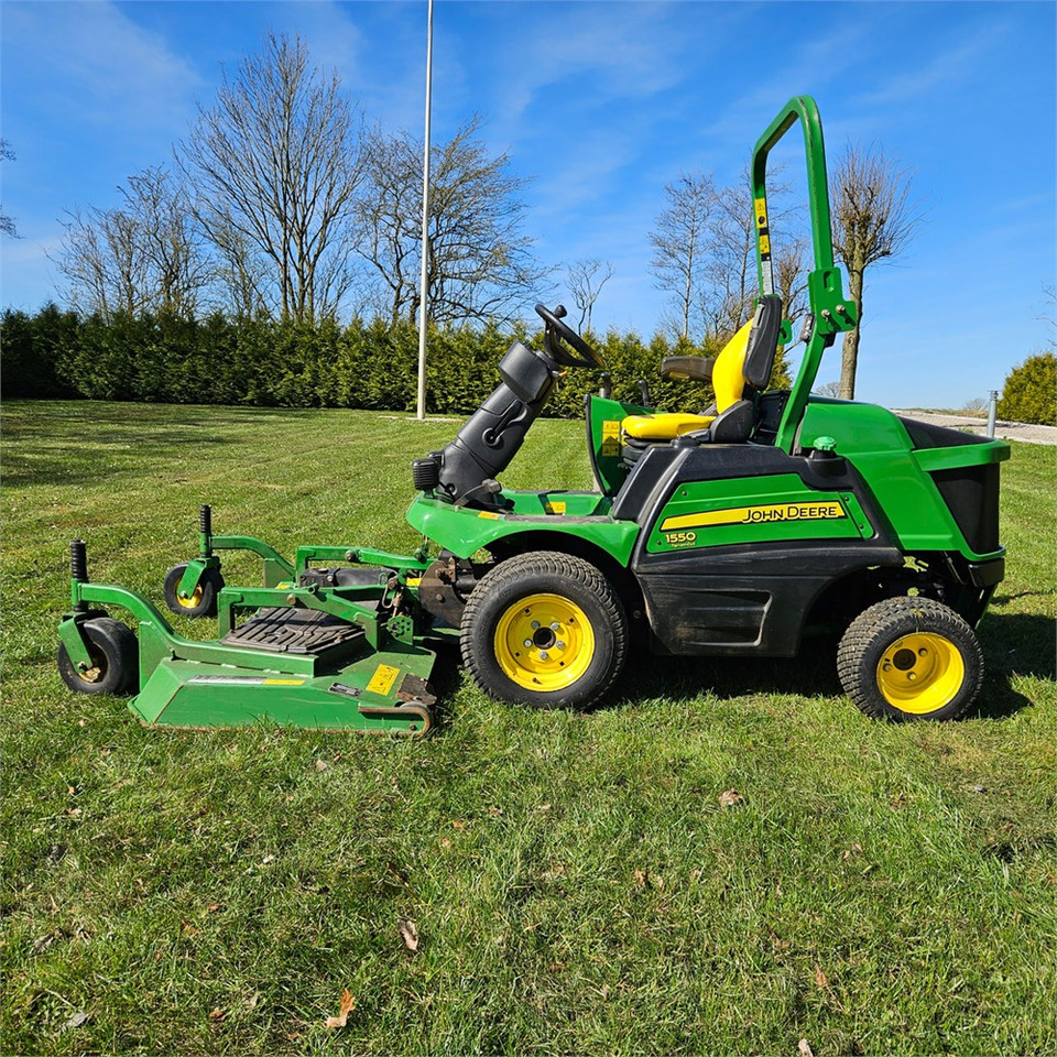 John Deere 1550 TerrainCut - Máy cắt cỏ vườn: hình 4 John Deere 1550 TerrainCut - Máy cắt cỏ vườn: hình 4